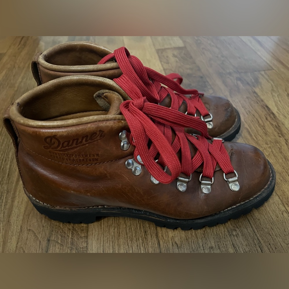 DANNER Mountain Boots Genuine Leather Waterproof Women’s Size 8